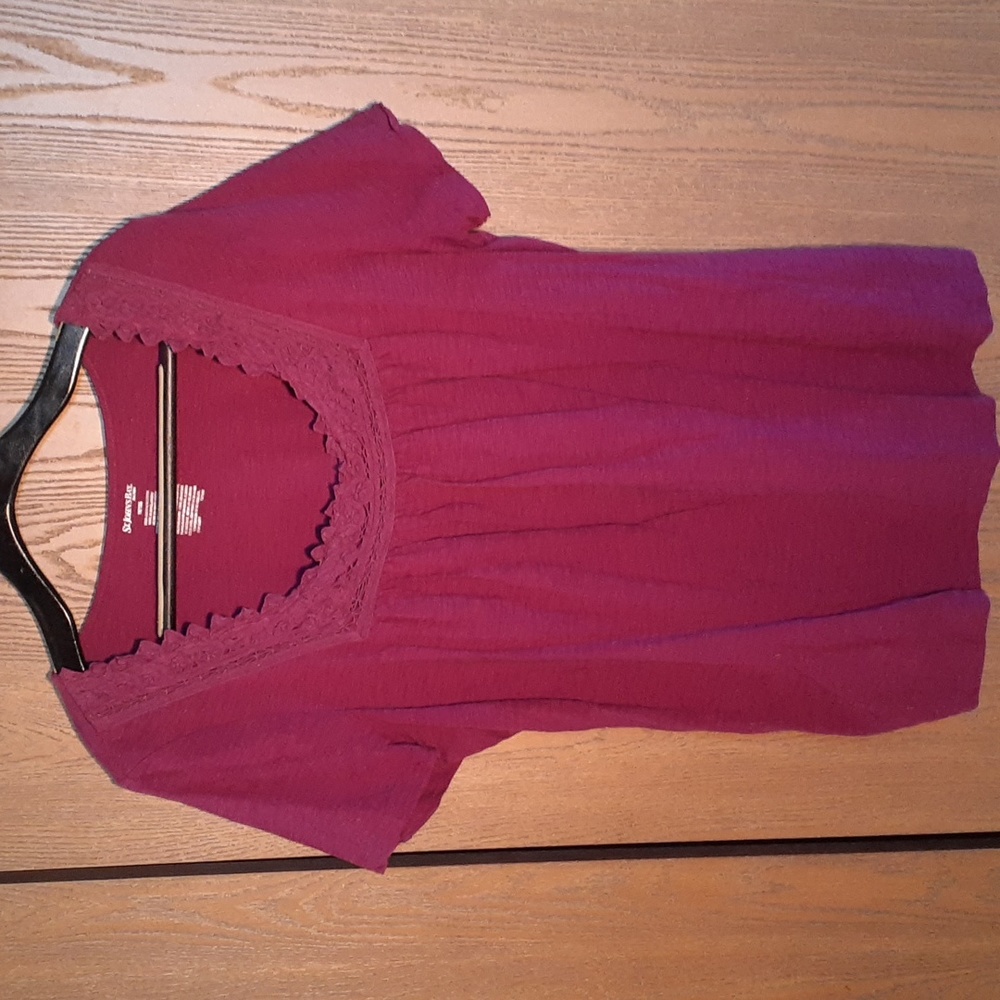 St. Johns Bay womens vintage magenta color top with lace design size 1X